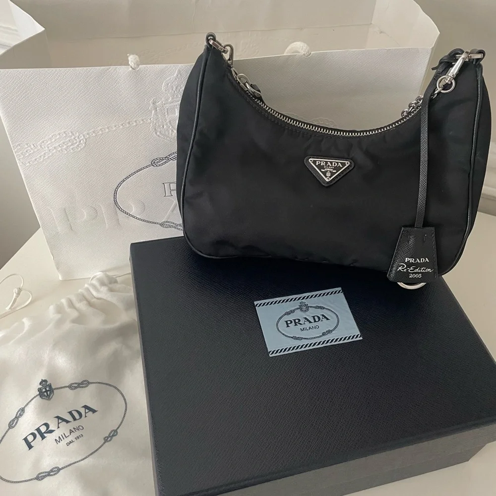 PRADA - Picture 4 of 6